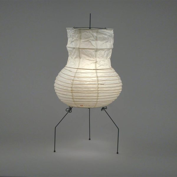 Lampe à poser Akari UF1-S en papier washi, créée par Isamu Noguchi