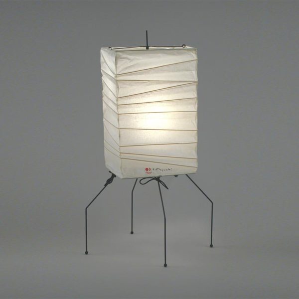 Lampe à poser Akari UF1-XN en papier washi, design Isamu Noguchi