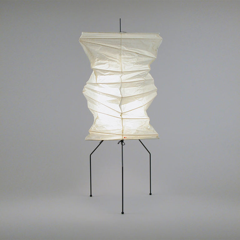 Lampe à poser Akari UF2-33N en papier washi, design Isamu Noguchi