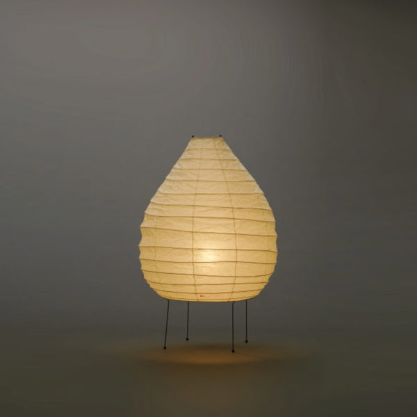 Lampe à poser Akari 22N en papier washi, design Isamu Noguchi