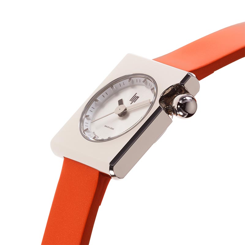 Montre Mach 2000 Mini square argent avec bracelet en cuir orange créée par Roger Tallon