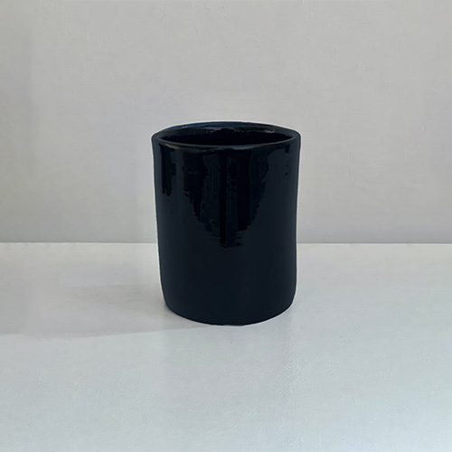 Tasse à thé noire, collection de céramique Terra par Sentou